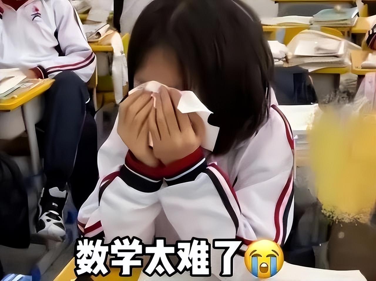 现在的的小学生太难了！我女儿上四年级，一道数学题给我整破防了。中午回家，女儿说：