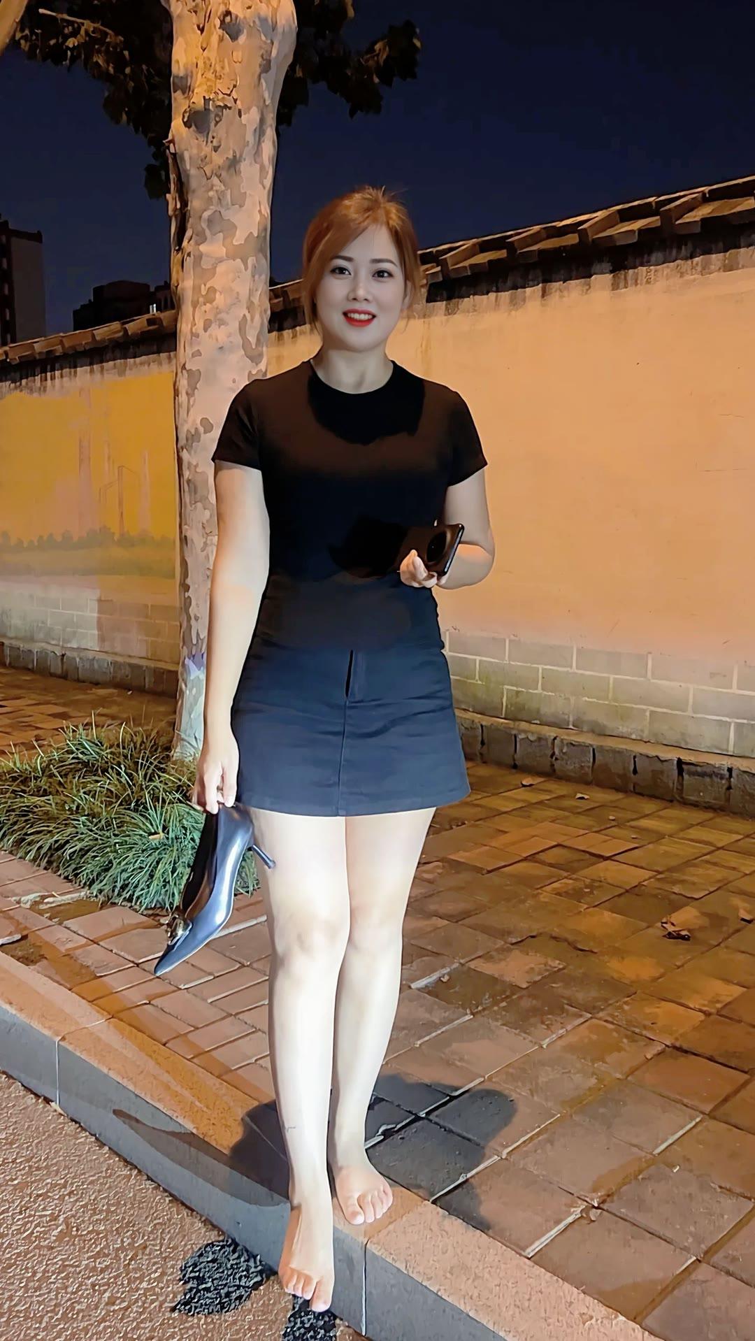 "无论路途多么崎岖，只要勇往直前，坚定信念，你终将抵达成功的彼岸。"