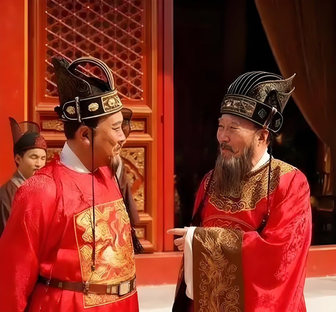 宰相告老还乡之后，与地方县令比谁的权力更大？