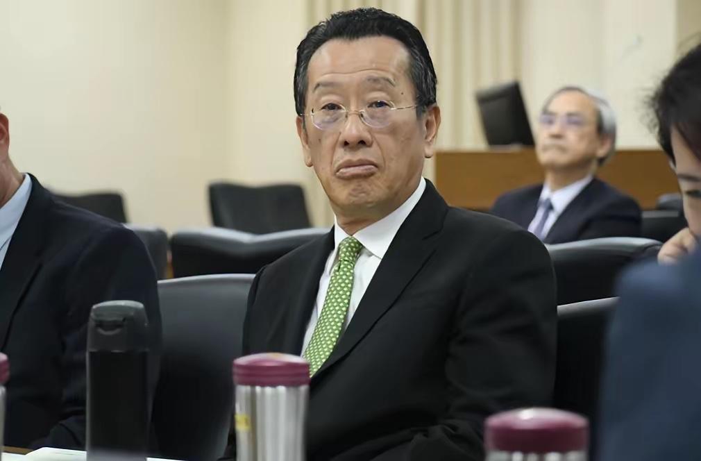 台"国防部长"顾立雄发表声明，顾立雄这回急眼了，跳出来替无人机厂商喊冤，说国
