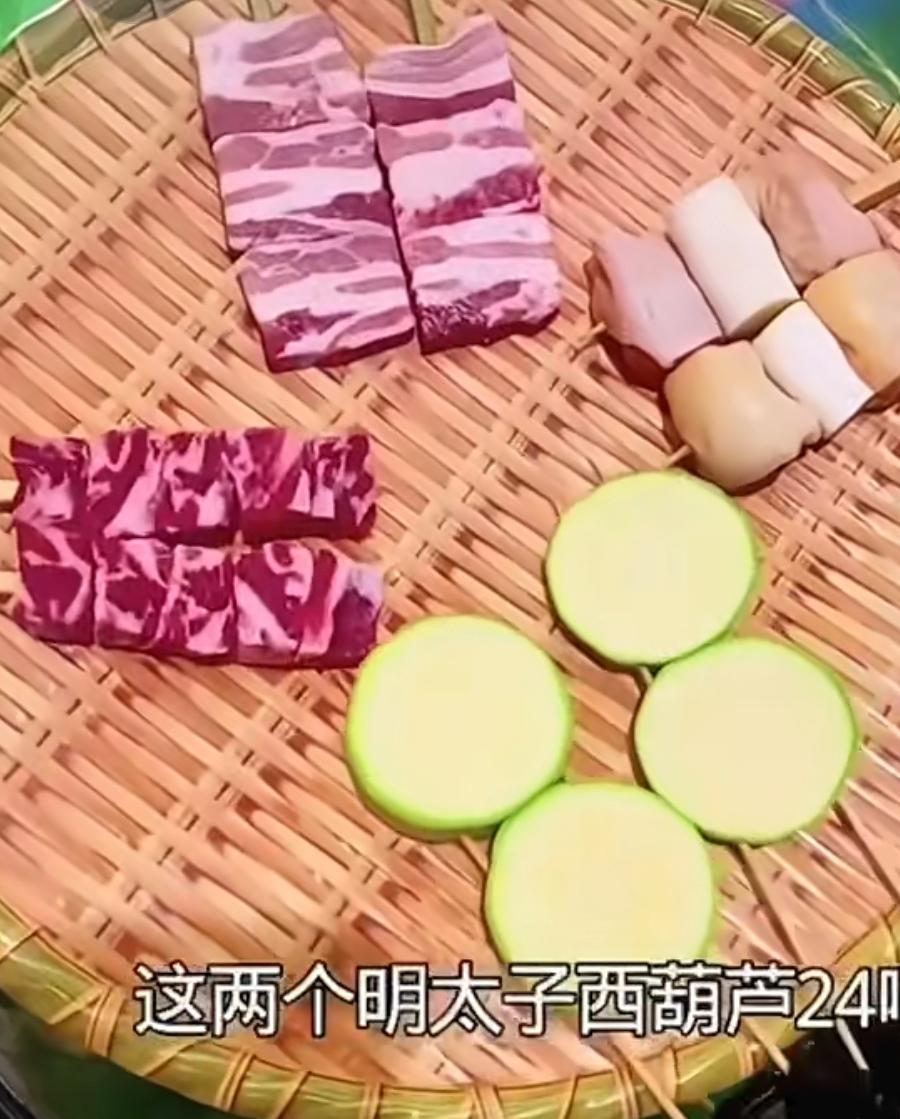 浙江嘉兴一烧烤店老板娘吐槽：“四串烧烤才282元，本来还想给她打五折，她一扔就走