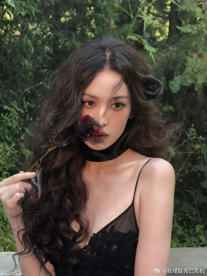娜扎额头蚊娜扎的live图和ccd速递娜扎额头蚊，是娜扎的live图和ccd