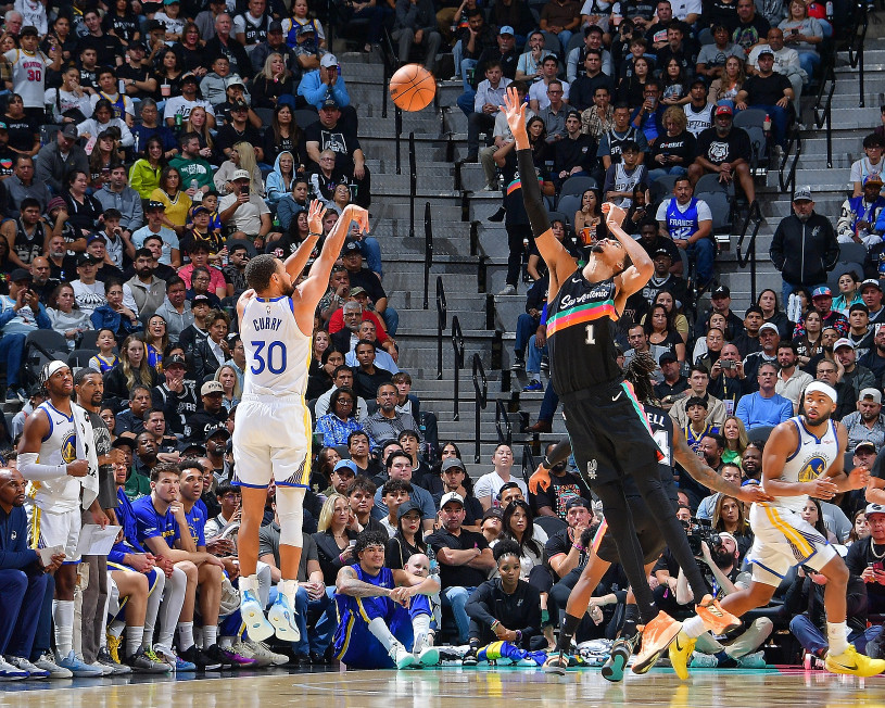 近日，勇士主教练史蒂夫·科尔接受了TheAthletic采访。谈到斯蒂芬·库里