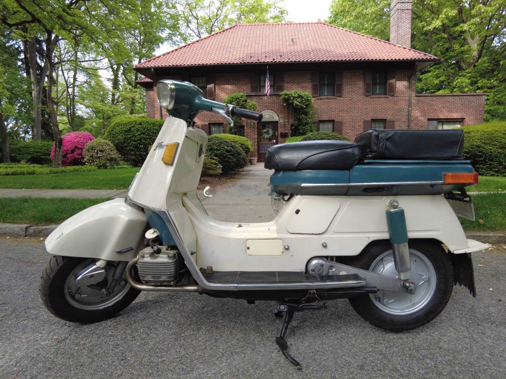 水平对置风冷发动机的踏板车~~~这是1962年本田出品的，五十多年前的车配备了带