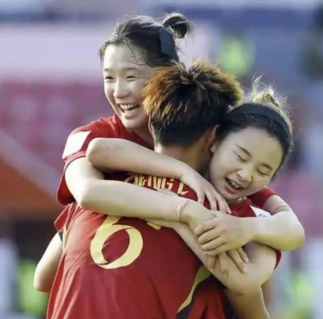 开门红，首战弱旅黄嘉欣上演帽子戏法，中国∪20女足5-0！∪20女