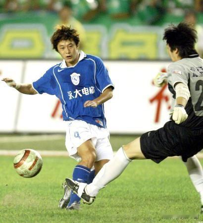 2001年3月25日甲A联赛，沈阳金德对阵八一队，这是杜苹职业生涯真正一战成名的