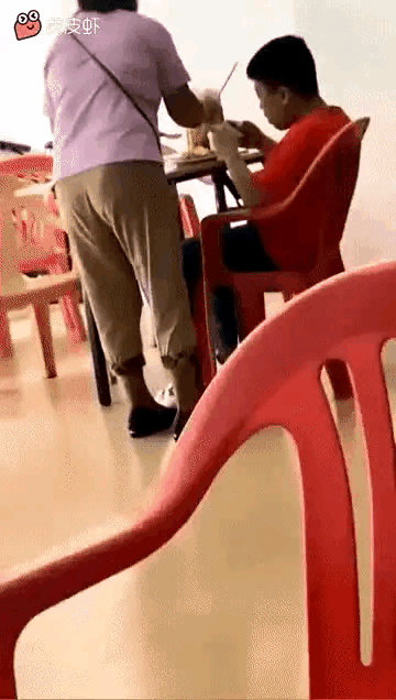 唉，也不知道这是养了个儿子还是养了个祖宗[捂脸哭]