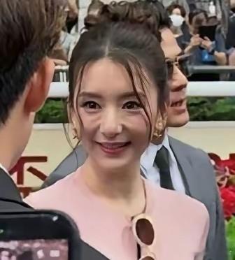 方媛的高清生图曝光一做美容的朋友，说了一句实话，让我醍醐灌顶，她说方媛其实五官确