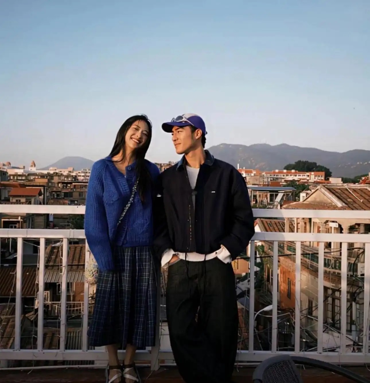 这是沈月？她怎么突然这么高这么漂亮了