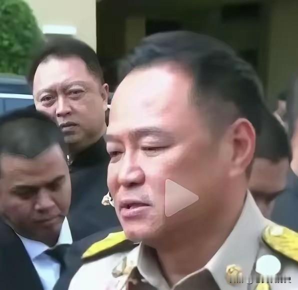 泰国和柬埔寨。​泰国想打赢柬埔寨。第一，允许中国游客使用人民币支付。第二，