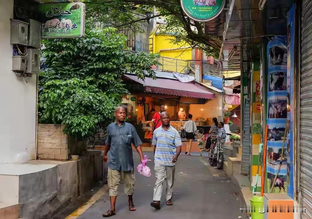 《广州举报三非奖金翻五倍，网友呼吁全国推广》出门遛弯撞见可疑外籍人员，随手一个