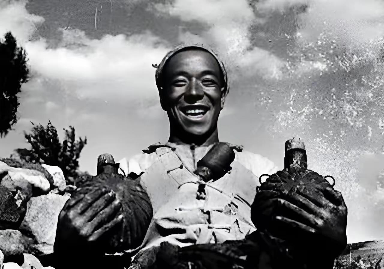 一泡尿，送走一名日军中将指挥官，42年后中国老兵才知自己立大功。老兵叫黄士伟