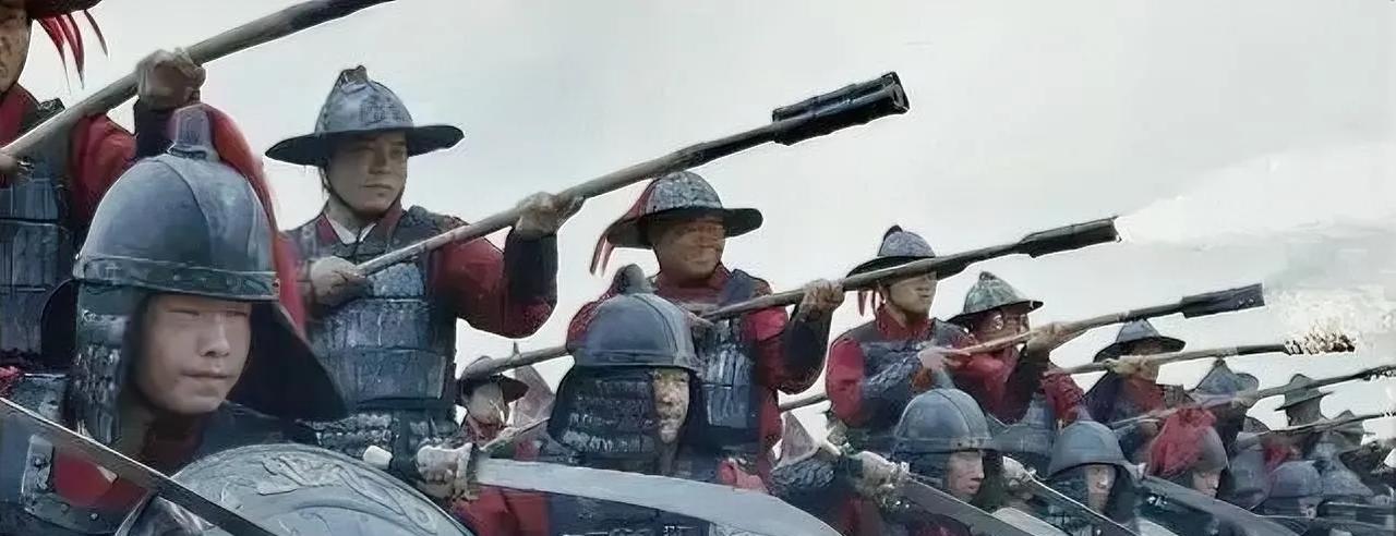 事实证明:晚明的火枪战法根本克制不了骑兵。因为日本鸟枪兵在野外平地上的对战中
