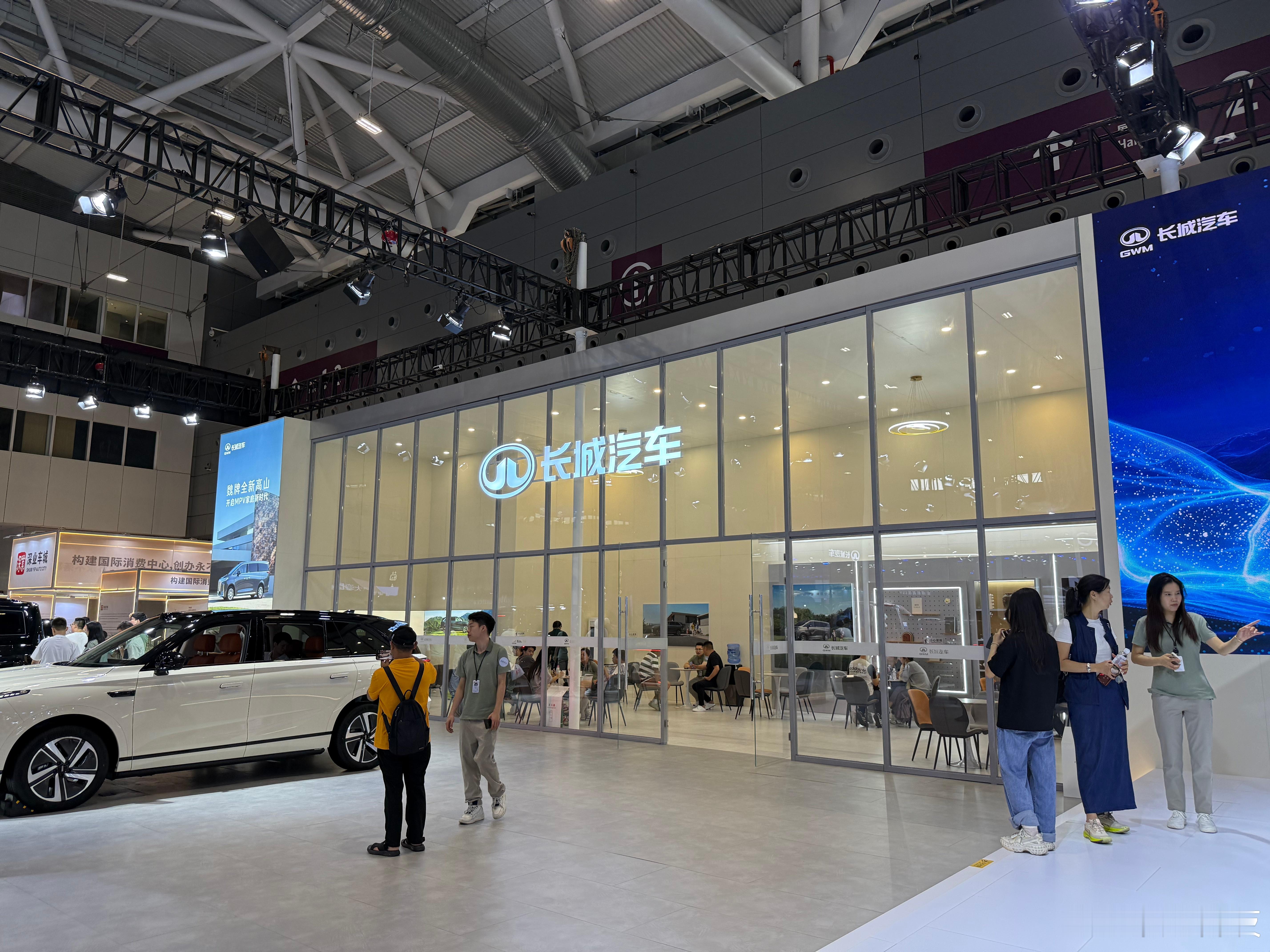 牛丸科技带你逛2025粤港澳大湾区车展｜魏牌蓝山今年车展，魏牌全新高山、全新蓝山