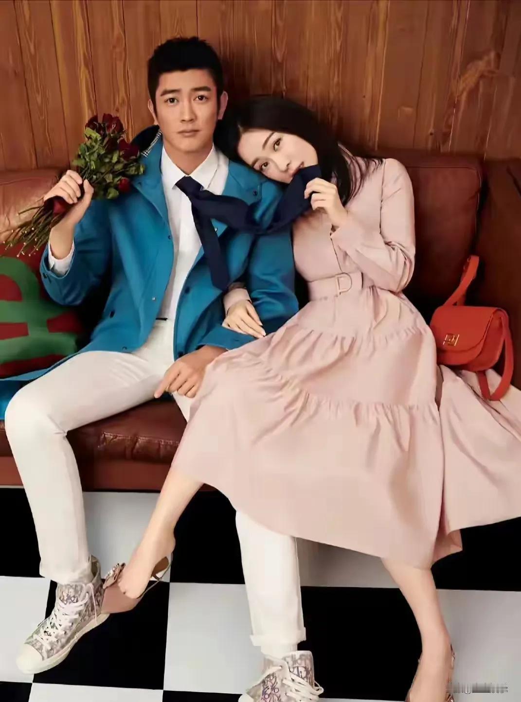 霍思燕出身北京海淀，作为独生女，她自小就享受着家庭的宠爱与优质资源。凭借出众的外