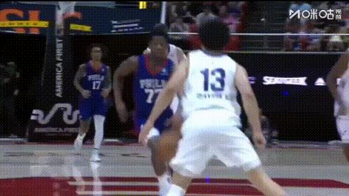 28+10+4！探花秀埃奇库姆一条龙炸裂爆扣，这天赋惊人。图1-3：拿下篮板快