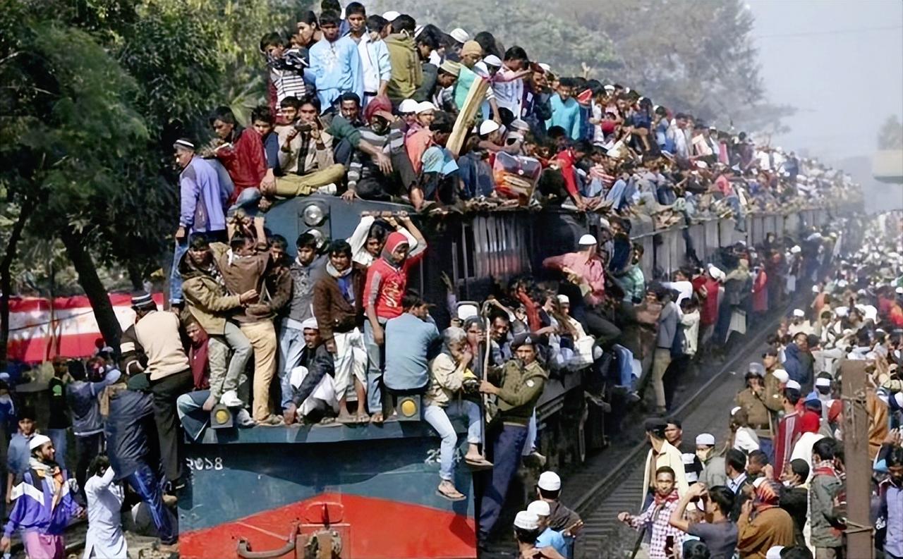 别再吹印度15亿人口多牛了， 印度自己都要扛不住了，搞不好还得把全世界都拖下水。