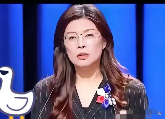 国民党这次的“世代接棒”，更像是一场精心包装的“换汤不换药”。郑丽文靠着洪