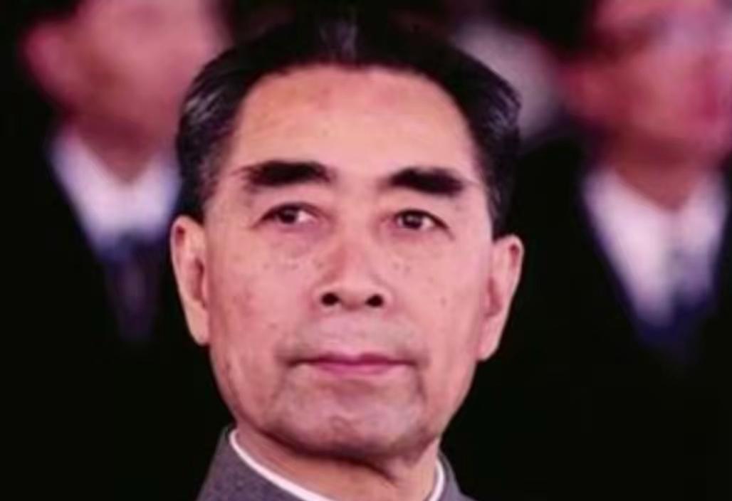 1966年，周总理在大会堂接见外宾，一颗子弹突然射进了大会堂。总理十分恼怒，下令