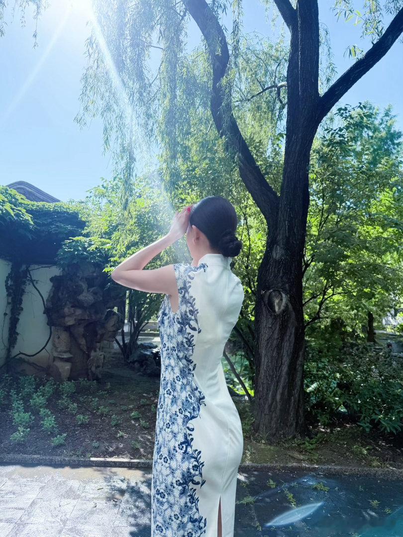 荷花送香岁月清欢🪷👗🍠林宝Lin