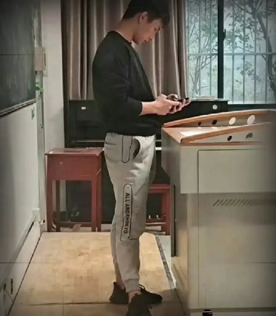 特别接受不了男生这样穿，一点都不爱了​​​
