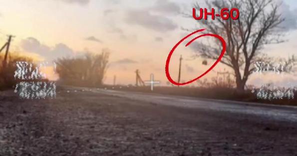 顿巴斯红军城郊外，乌克兰11个特种精英刚从黑鹰直升机上跳下来，脚还没沾稳地面、手