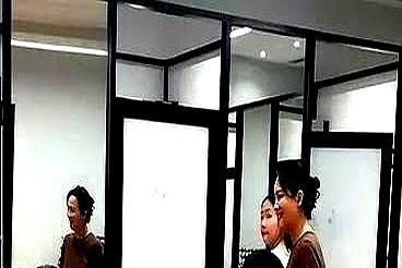朱媛媛临走前，攥着辛柏青的手，念叨的只有闺女“本本”。那会儿啊，当爹的心都碎成玻