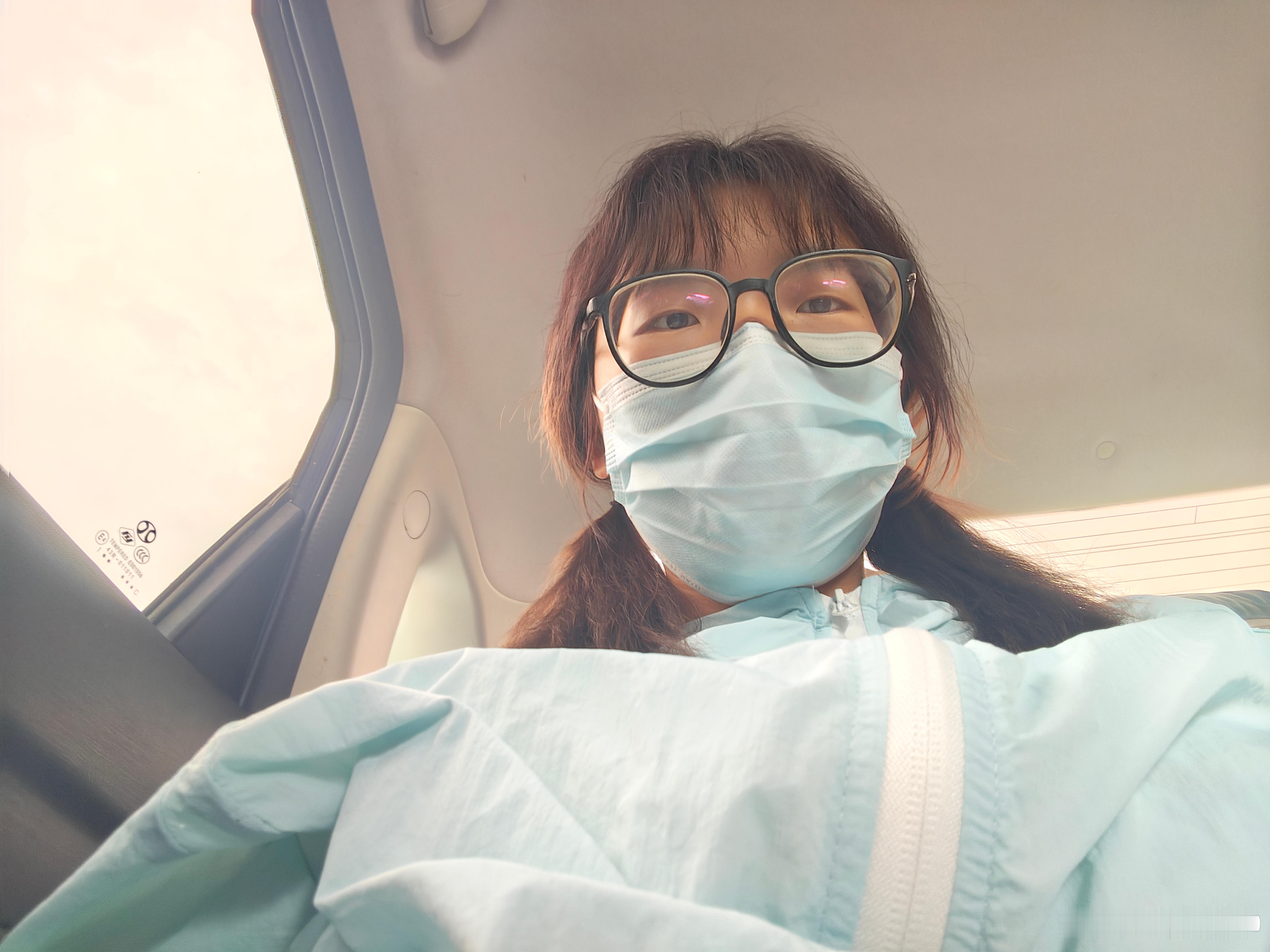 兄弟们该怎么和你们说打到一台巨无敌臭的出租车！戴口罩都压不住！它熏眼睛！！！