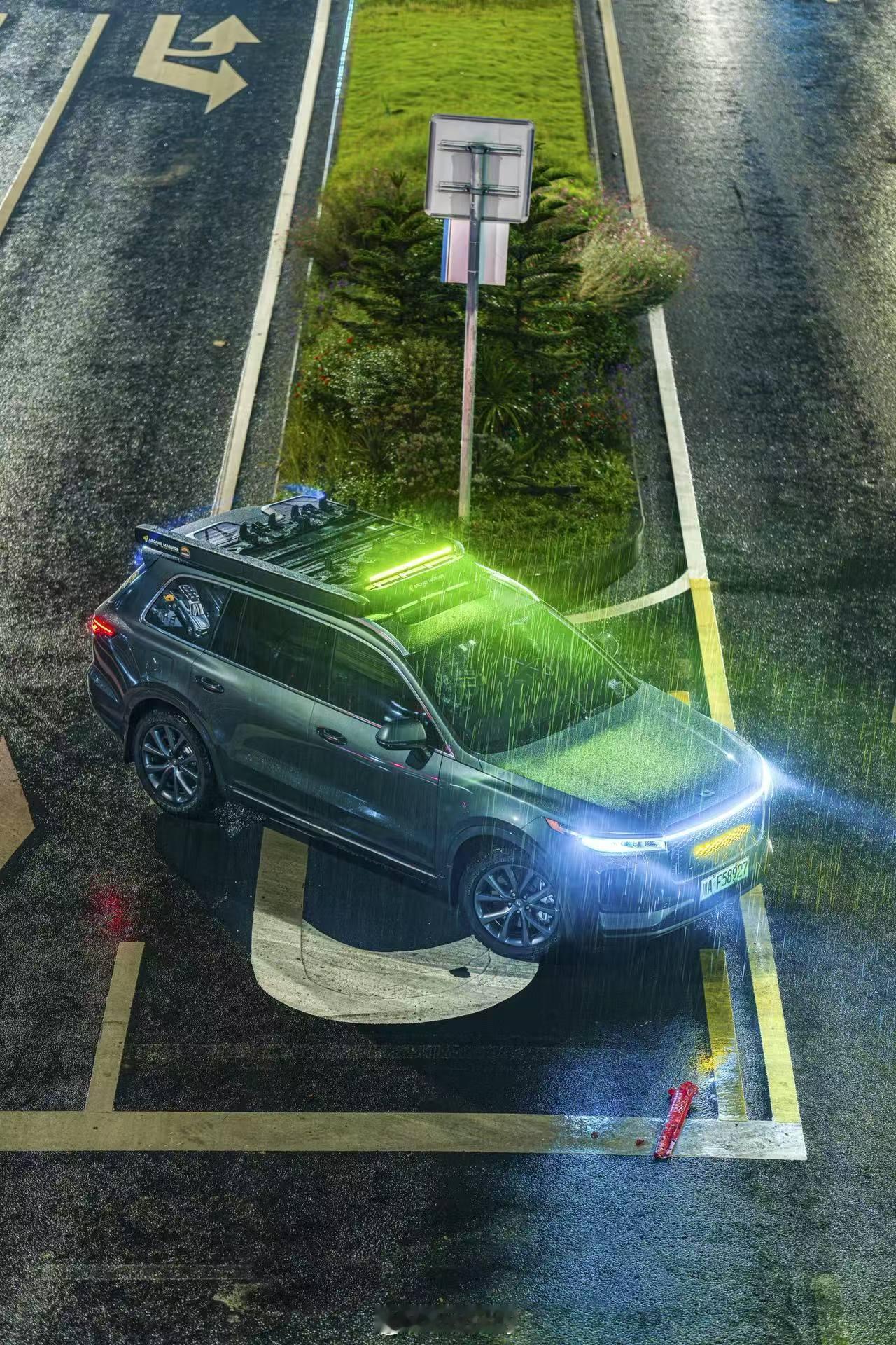 理想ONE还是太帅了。