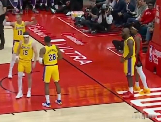 老詹的作用！八村塁谈詹姆斯：“我没有做好。”“勒布朗说了我两句。”“