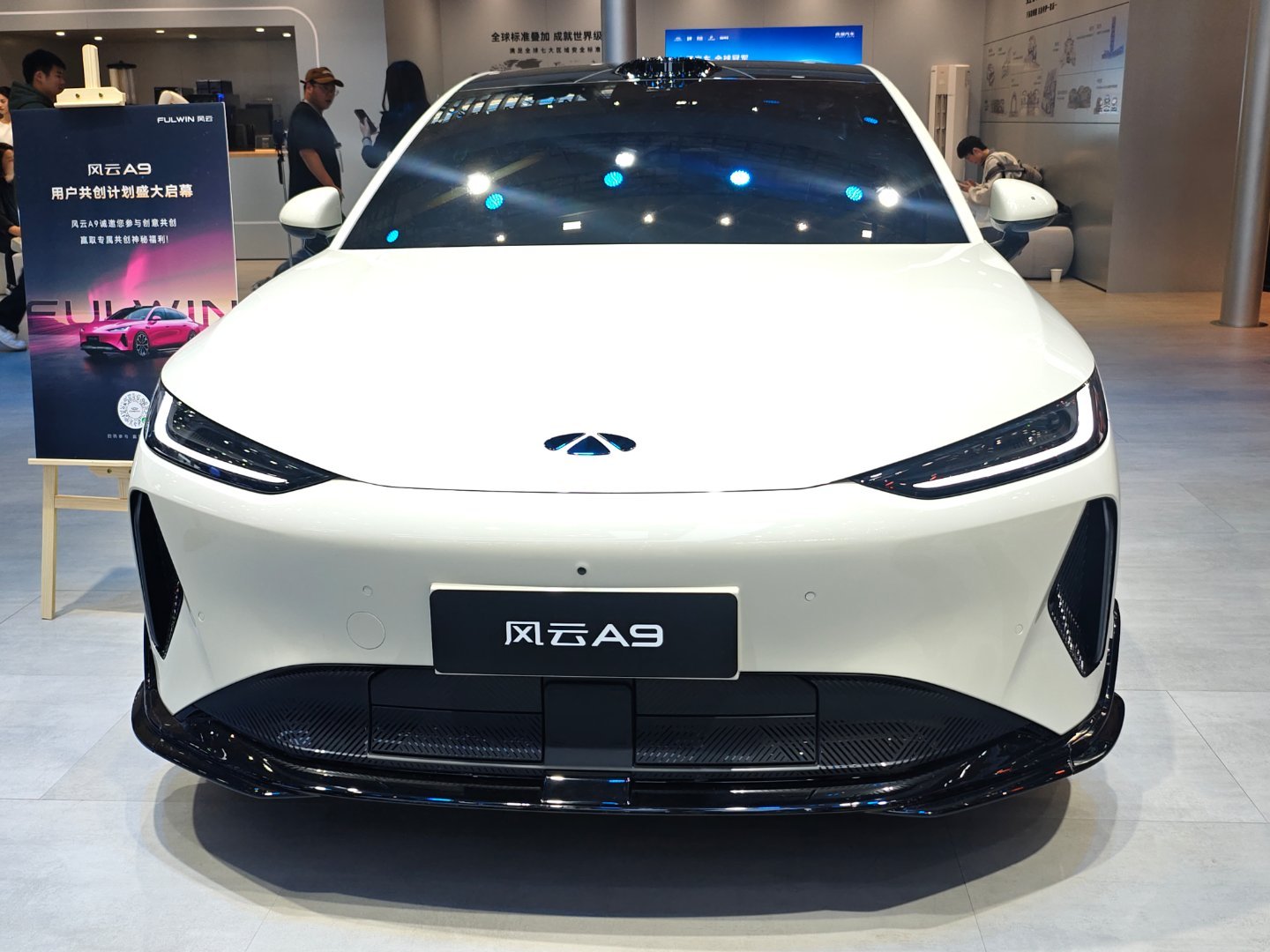 风云A9这车是奔着年轻人第一台跑车去的车长约莫4米7到4米8，比A9L短一些，车