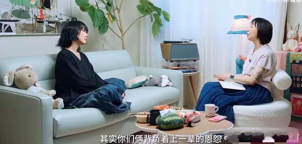 窦唯的小女儿窦佳嫄真的挺让人心疼的。按她采访里讲的，前后三次住进ICU，遭了好大