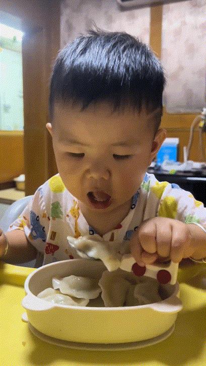 他居然没生气，情绪稳定，一般孩子直接上手了[赞]