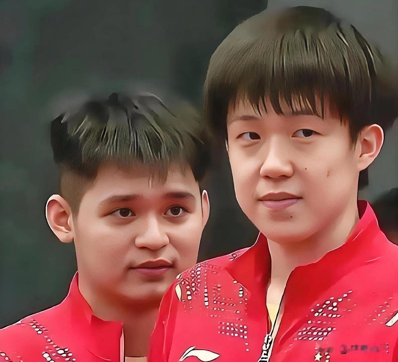 关于林诗栋，三位大咖都给开了药方。张继科建议林诗栋加强正手，得正手者得天下。邓亚