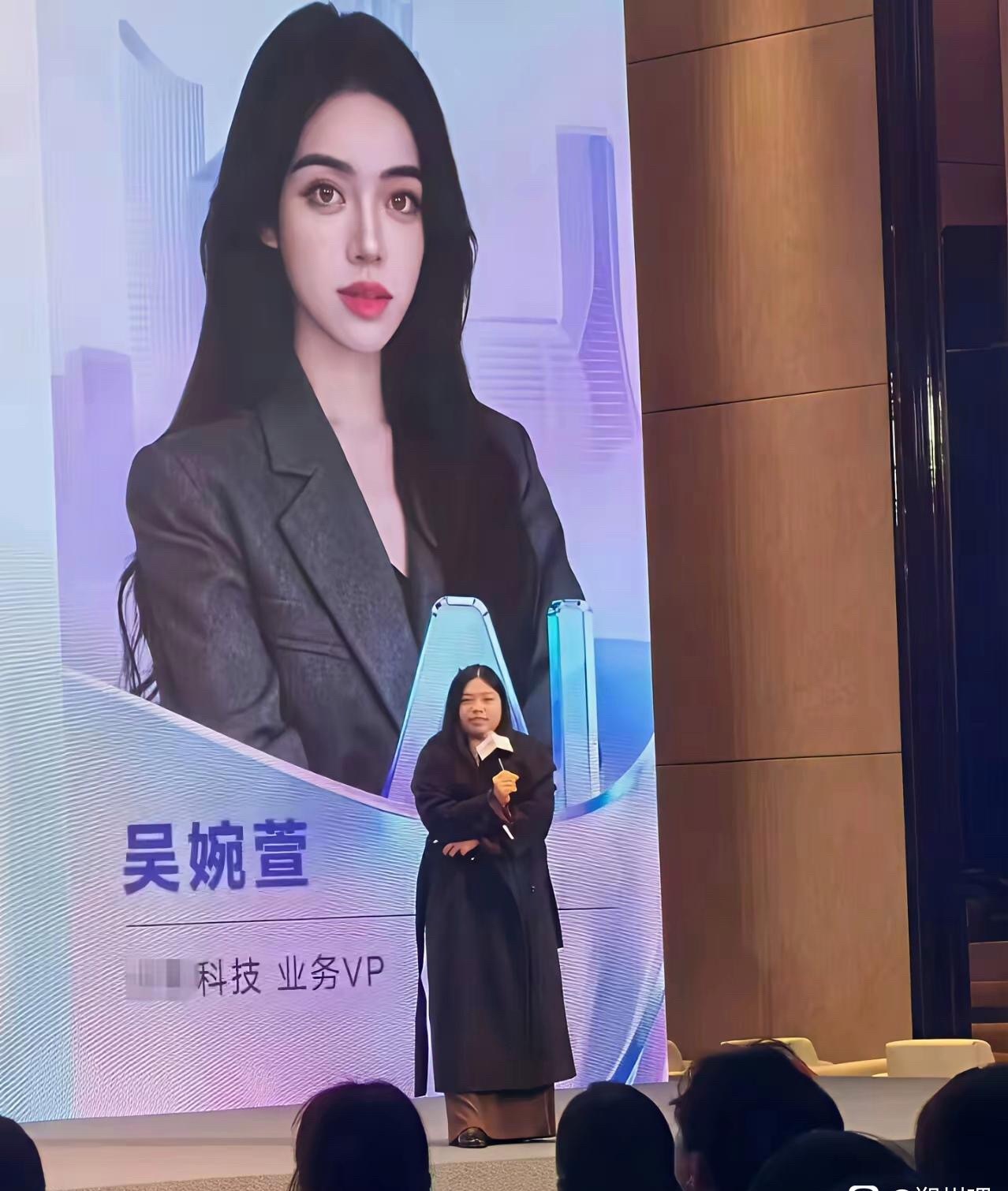 我去。。。这不是纯照骗吗？她内心好强大。