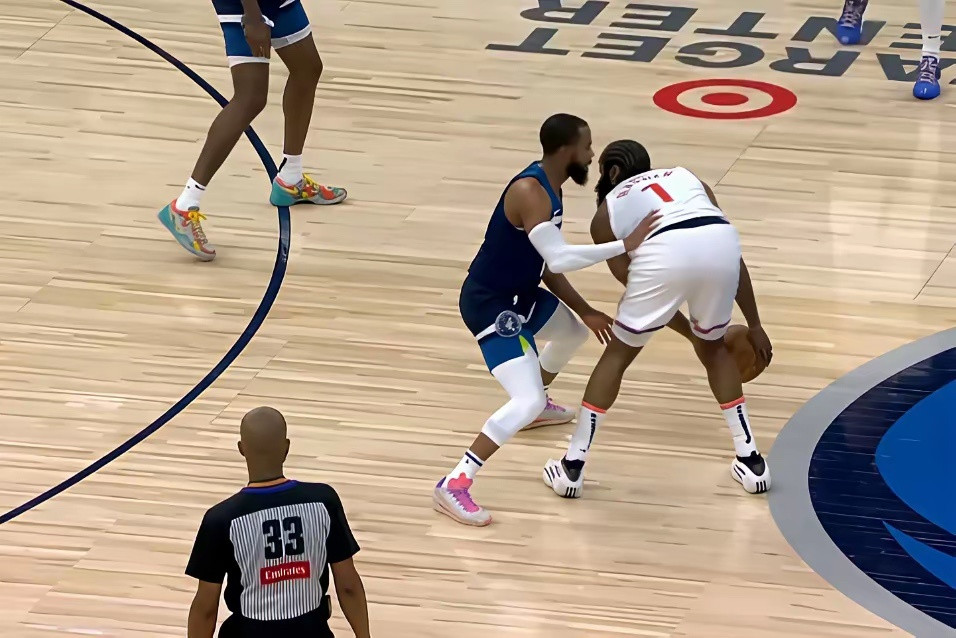 哈登去哪支球队能够以主力身份帮助球队夺冠？答案只有一个。哈登在快船想要夺冠简直难