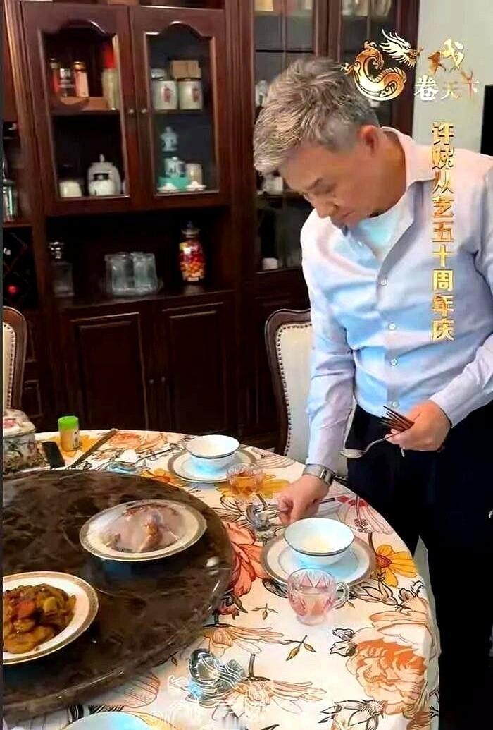 刷到67岁许娣老师的老公，我人直接愣住了。不是因为那套传说中的北京豪宅...