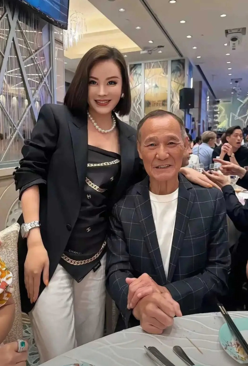 当年也是大佬，现在是真老了。