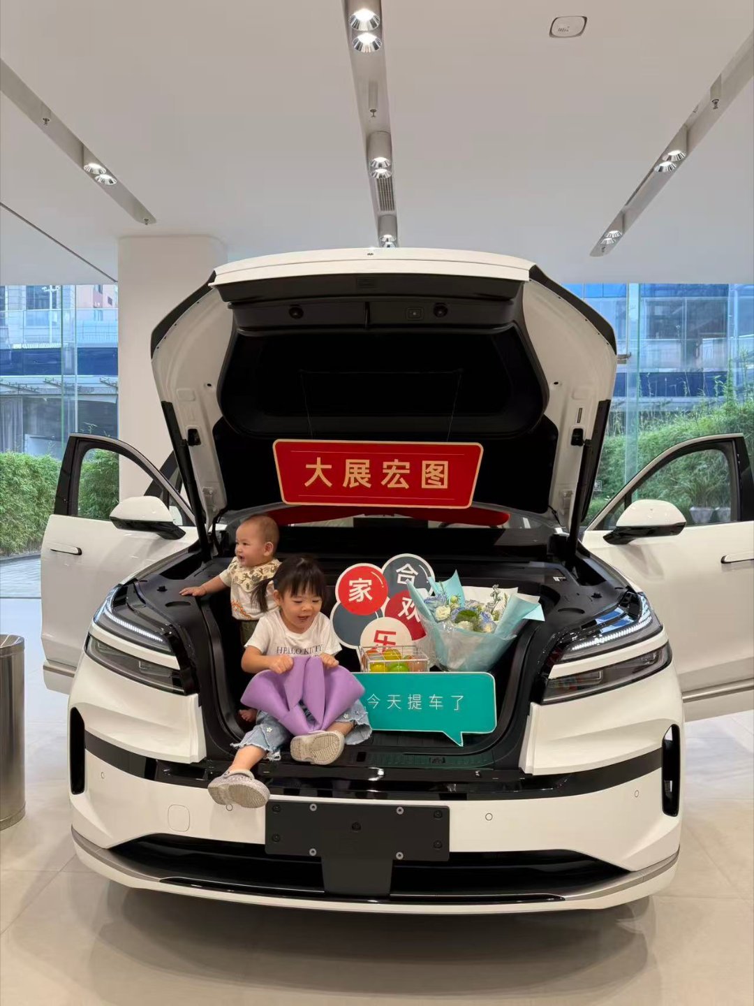 这张图片太有爱了幸福的车友，儿女双全相信二位看到也会很自豪[大笑]蔚来乐道l9