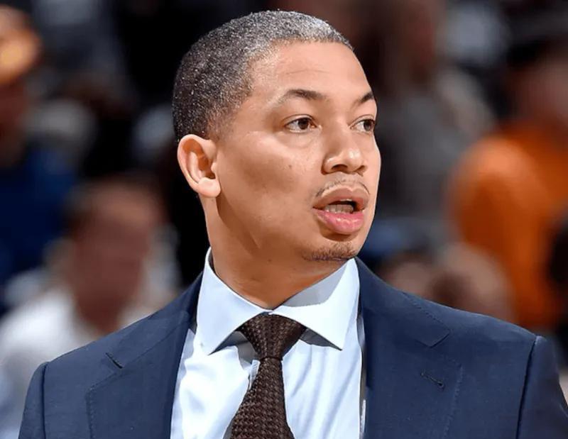 问：敢问快船的未来，在何方？答：在雷霆。近10场1胜9负！近14场2胜12