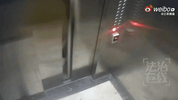 订婚强奸案电梯内视频首次曝光，女子强行被拖拽出电梯，身上多处淤青，明显非自愿！