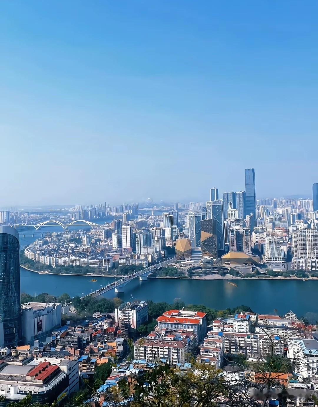 在网上有这么一个奇特的风景，那就是只要提到南宁，必然会有柳州的网友出来赞扬，提