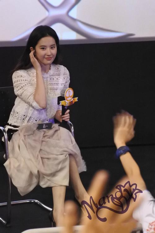 刘亦菲第三种爱情广州路演，这组图挺少见​​​
