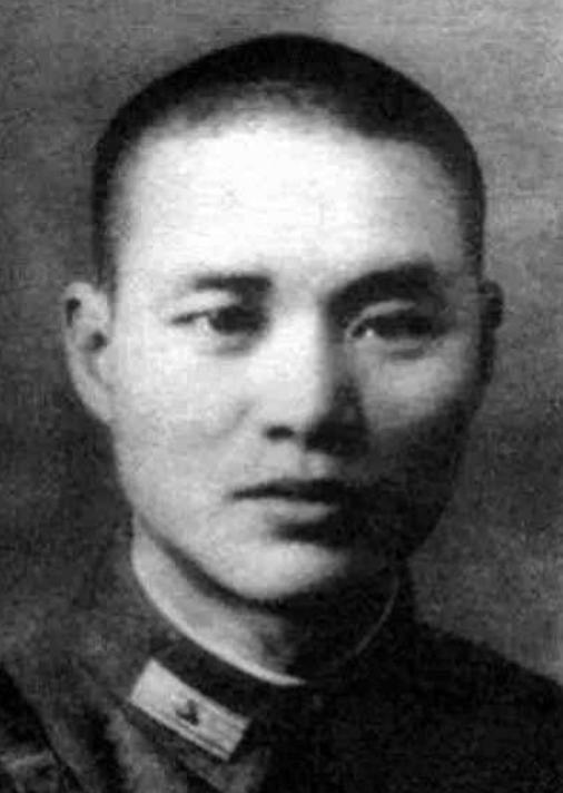 1962年，沈醉被特赦后，被安排在全国政协当文史委员，每月工资一百元，这天，他看