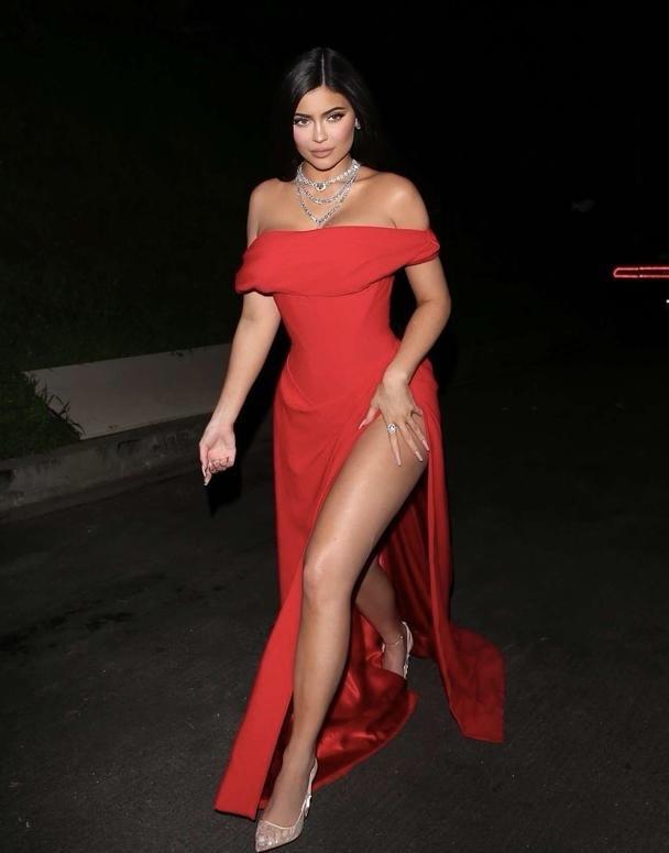 乌克兰的确不够聪明，居然没有想到这两个从俄乌冲突中解套的方案。方案一——全面