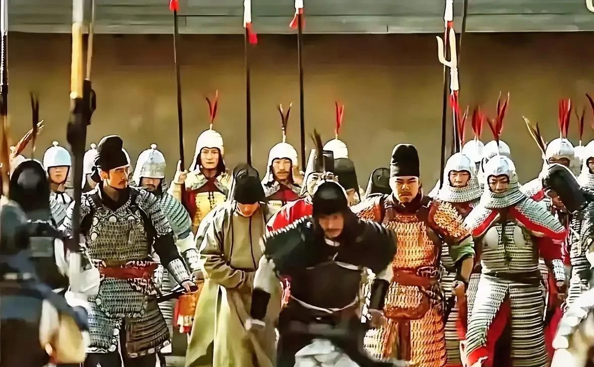 晚唐节度使为了防止牙兵造反，还会组建亲军，为了防范亲军，还会组建院军。院军专门驻