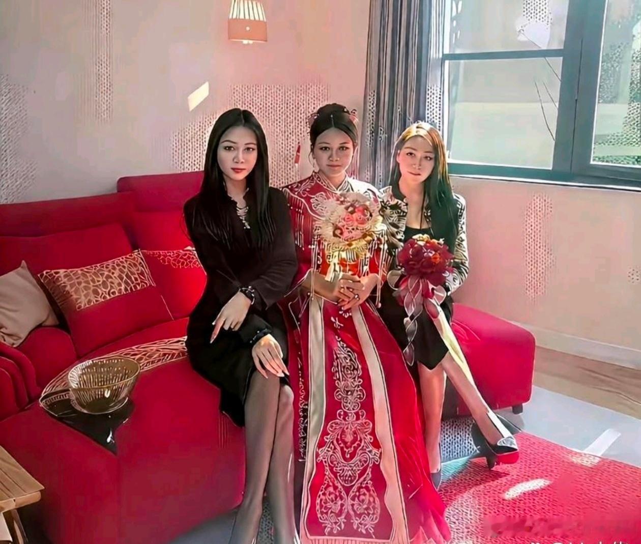 有人说严重怀疑这个伴娘是来抢镜头的​​​