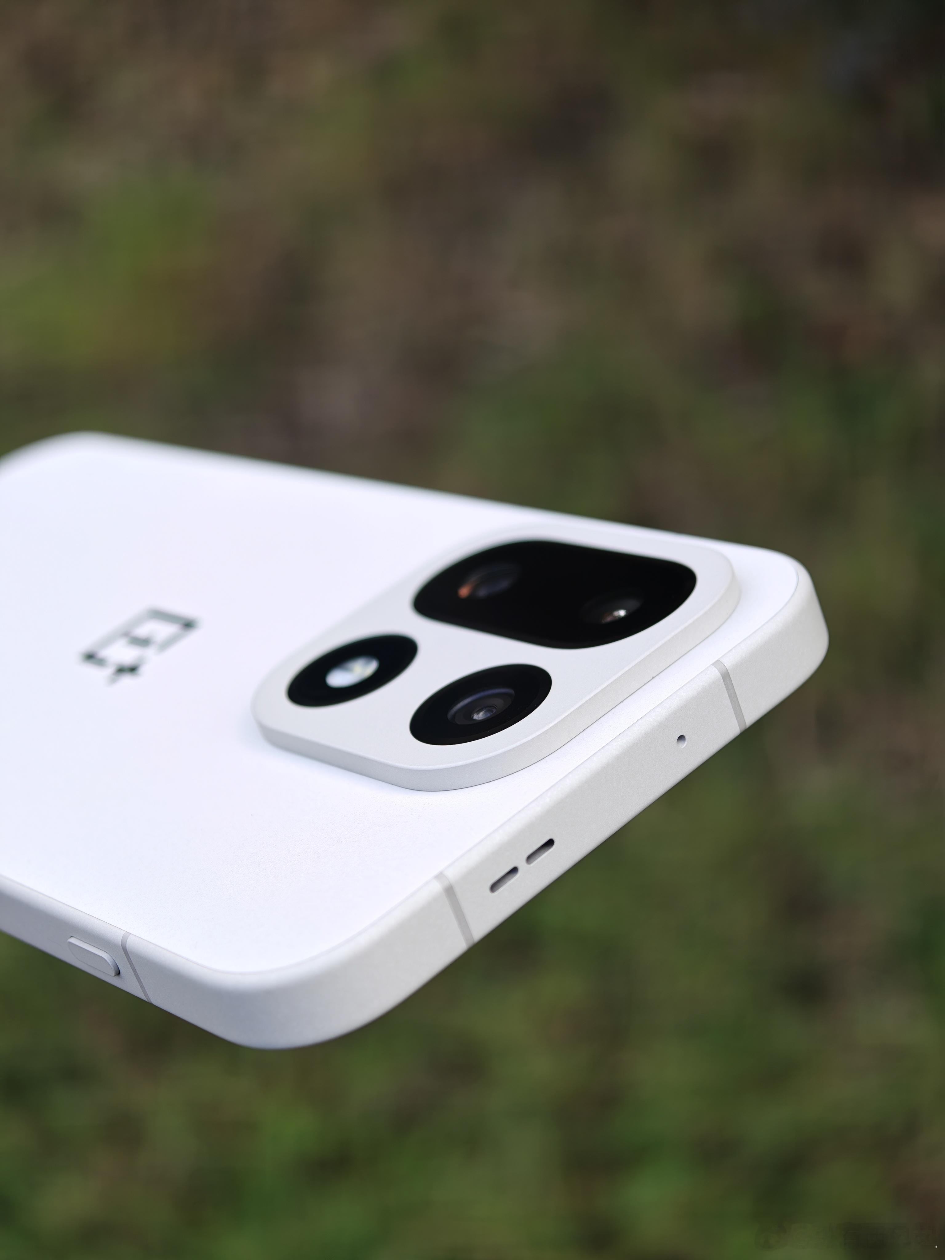 随手拍几张一加15「原色沙丘」,简约线条设计挺耐看,最绝的是质感,完全可比肩各家