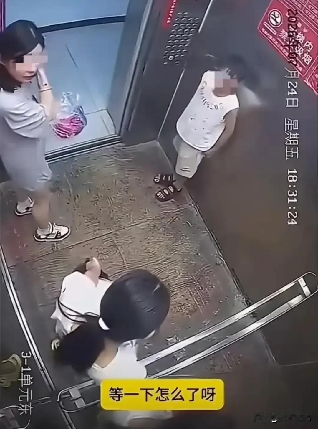 湖北仙桃风和日丽小区的宝妈在电梯打人的事情，现在终于有了最终的结果。这时的双