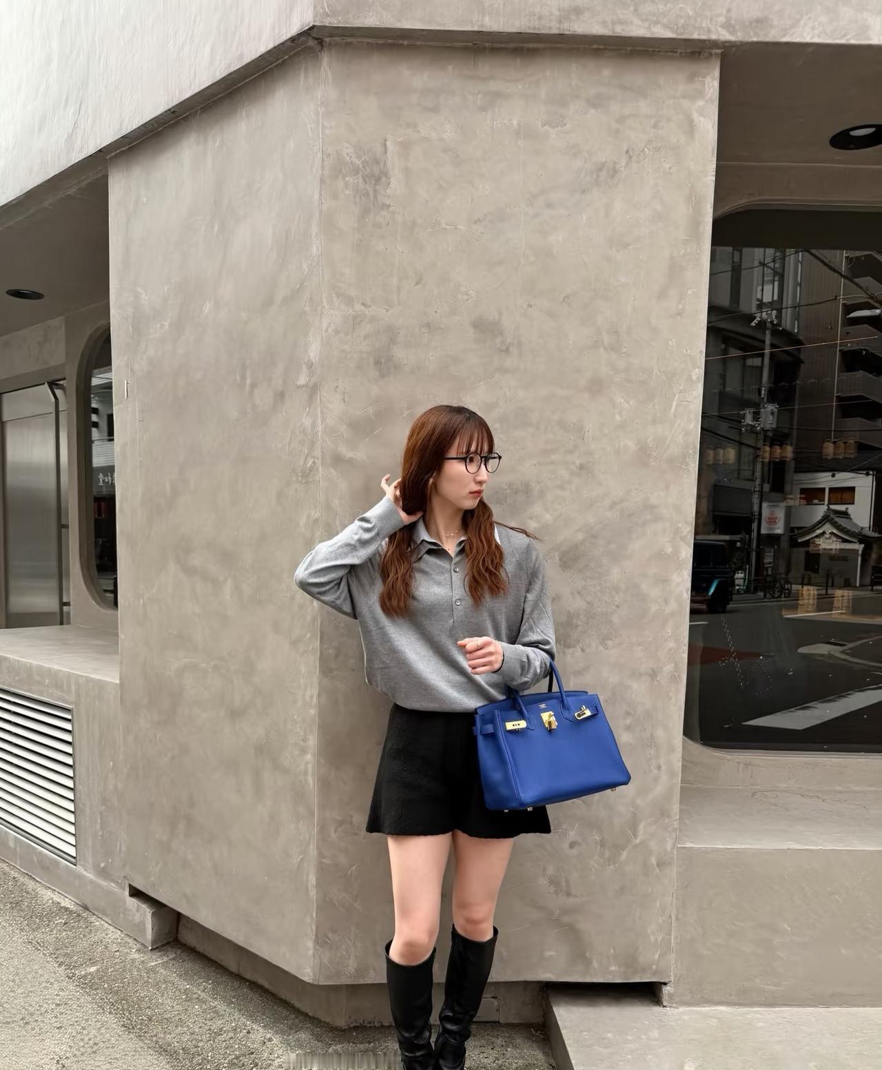 原来不拿乒乓球拍的早田希娜，颜值居然这么能打。看她自己晒出来的休息日的自拍，第